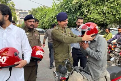 Yango Pakistan Teams with Lahore and Islamabad Police to Distribute Helmets to Partner Drivers, Promote Road Safety
